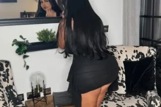 FRESHLY WAXED MILF. GFE - Image 2