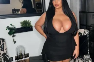 FRESHLY WAXED MILF. GFE - Image 1